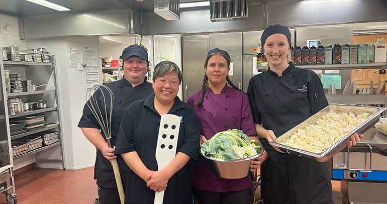 Skolkockarna Martina Enström, Jeanette Nilsson, Anna-Maria Jantarasena och Emelie Gustavsson