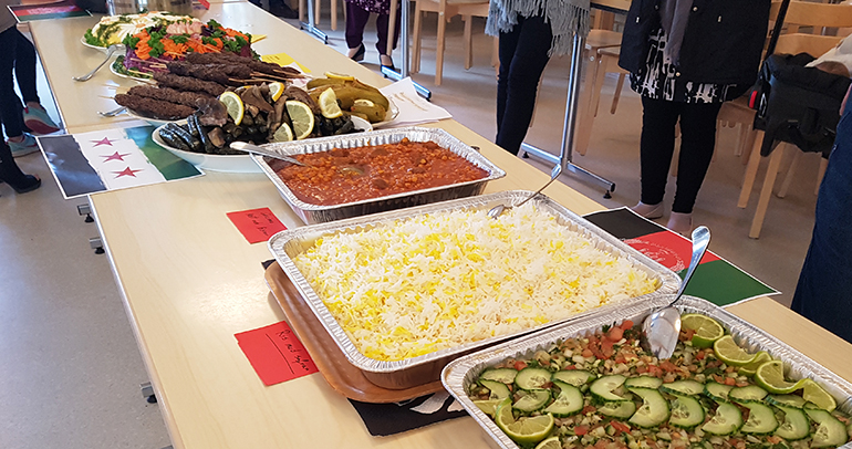 Mat från olika delar av världen som serverades på den internationella festen våren 2017 i Nossebro