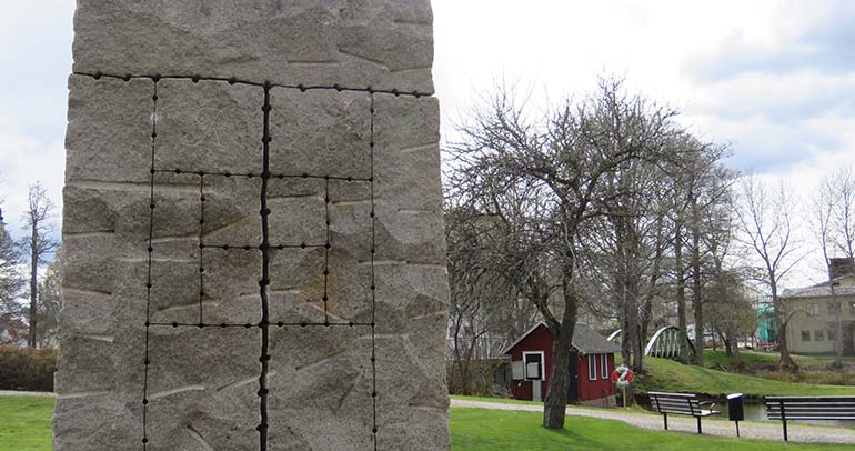 Konstverket Stele av Roland Andersson