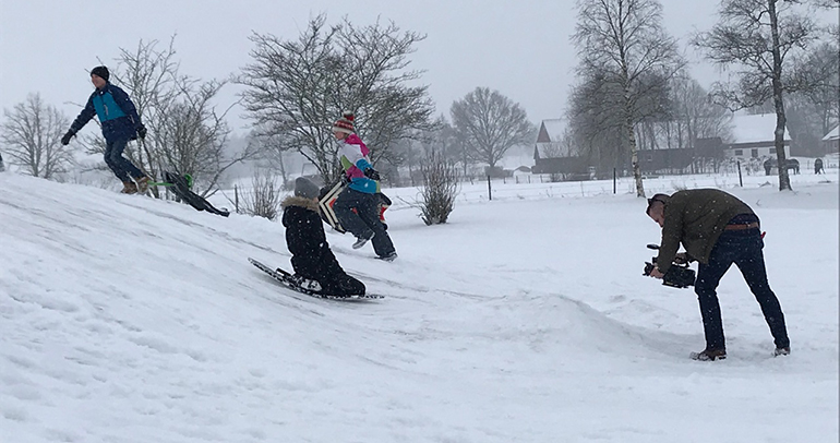 Pulkaåkning i snön