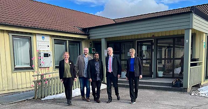 Kommundirektör Cecilia Trolin, kommunstyrelsens andre vice ordförande Peter Andréasson, kommunstyrelsens ordförande Daniel Andersson, landshövding Sten Tolgfors och Ingrid Guldbrand, avdelningschef på landsbygdsavdelningen på länsstyrelsen.